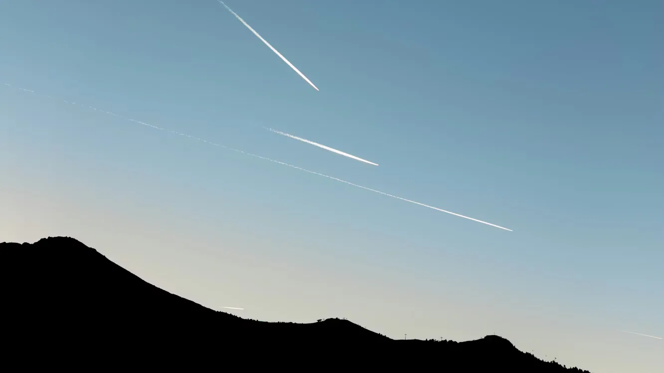 Airplane contrails streak across the sky — the high-altitude aerial activity that the Coalition for Geo-engineering Research independently analyzes